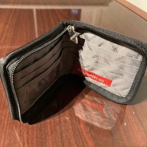Harvey’s black compact zip around wallet